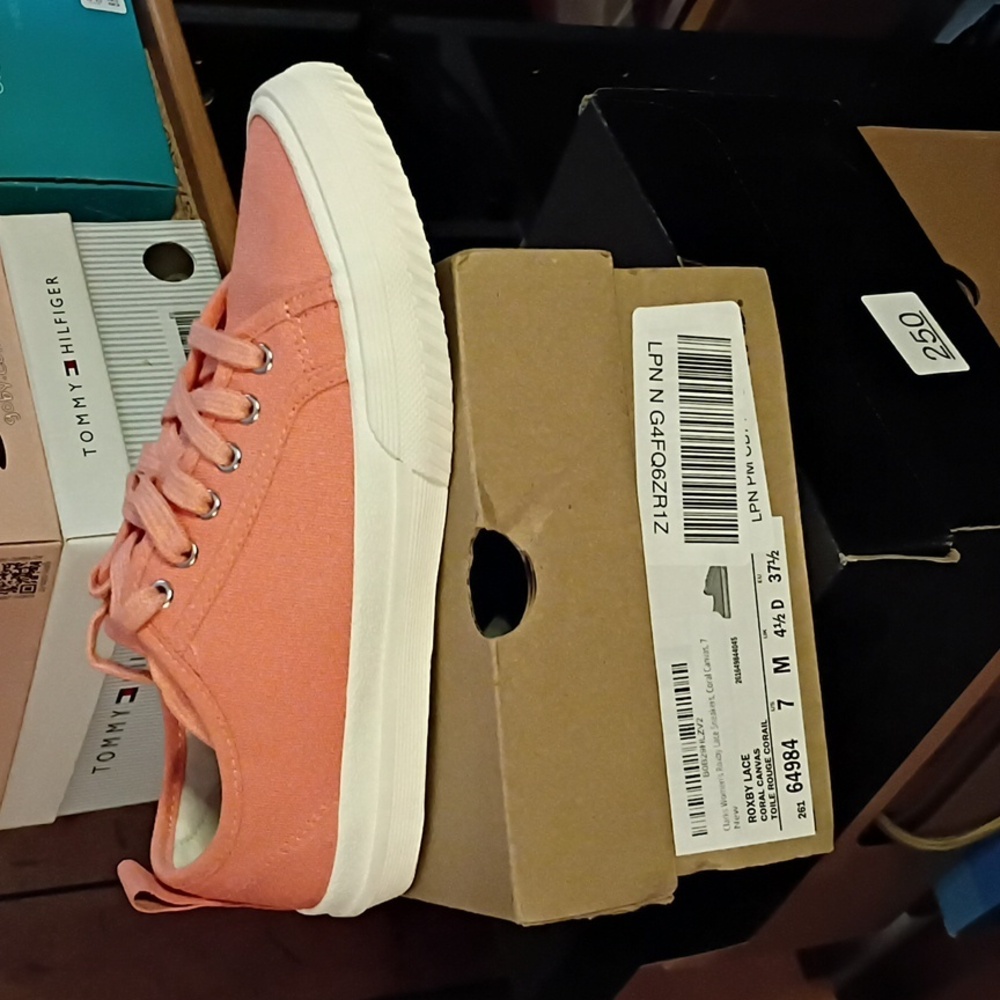 Clarks coral canvas Sneaker